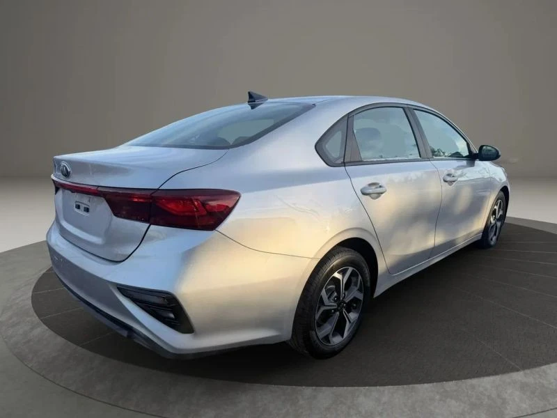 2019 Kia Forte - Image 5 of 12