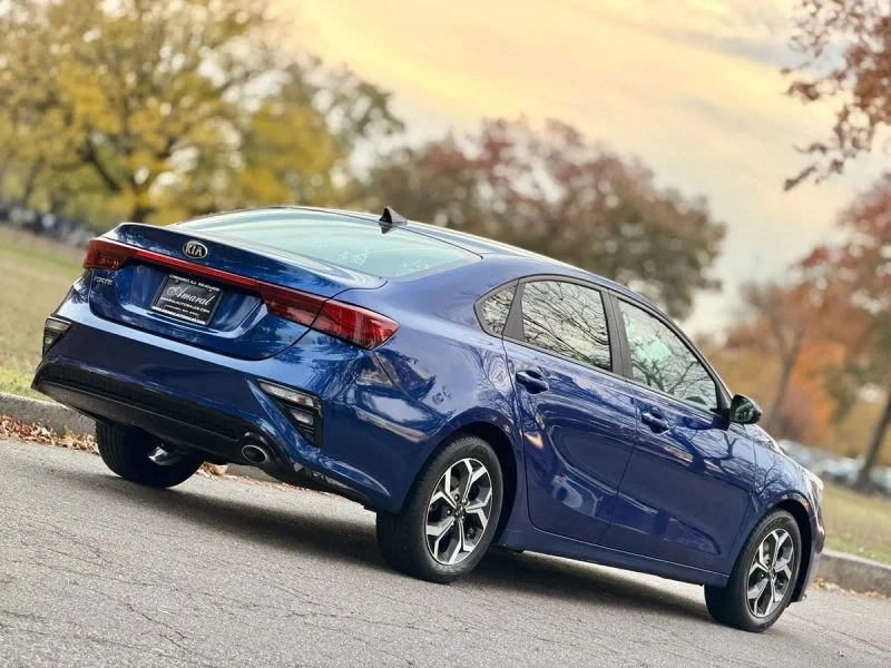 2019 Kia Forte - Image 6 of 12