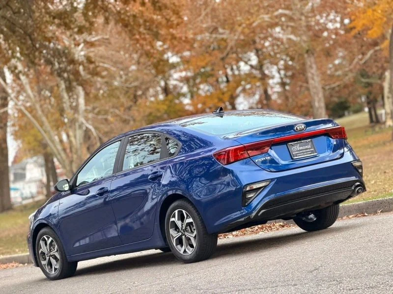 2019 Kia Forte - Image 5 of 12