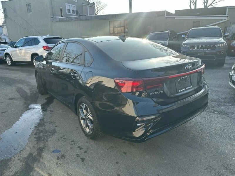 2019 Kia Forte - Image 5 of 12