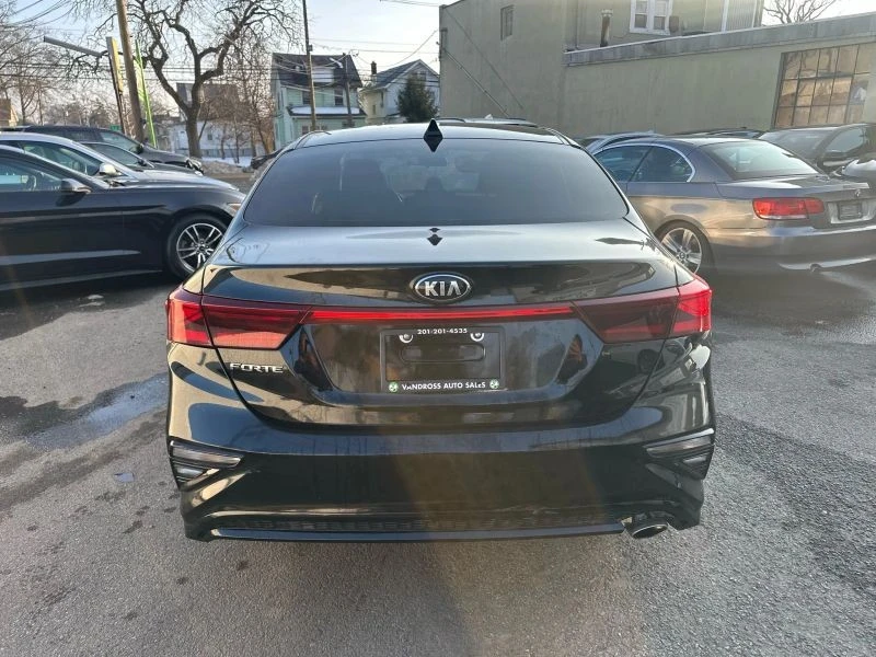 2019 Kia Forte - Image 7 of 12