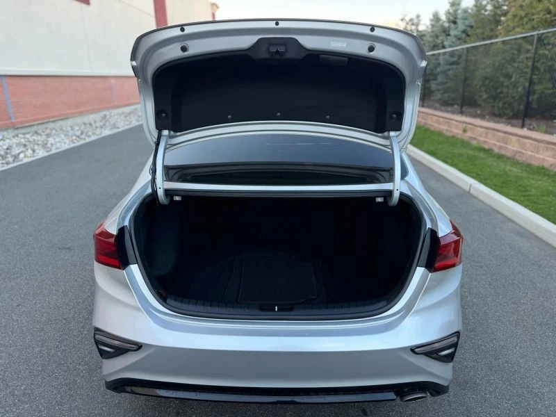 2019 Kia Forte - Image 9 of 12