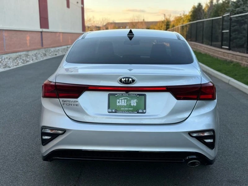 2019 Kia Forte - Image 6 of 12