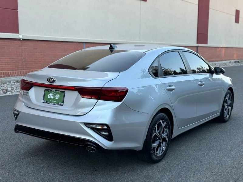 2019 Kia Forte - Image 5 of 12