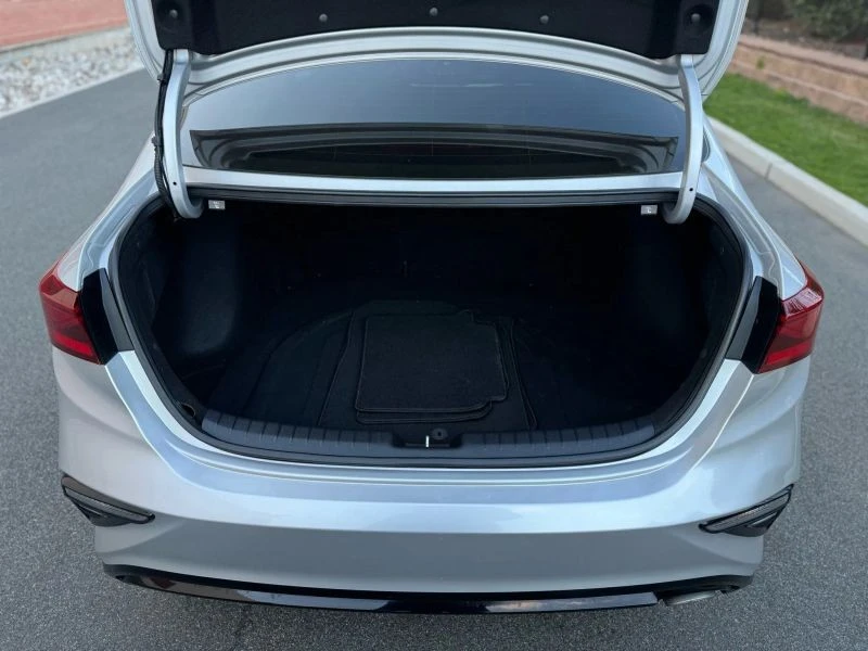 2019 Kia Forte - Image 10 of 12