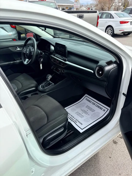 2019 Kia Forte - Image 9 of 13