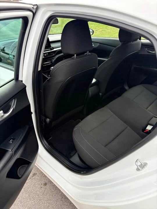 2019 Kia Forte - Image 11 of 13