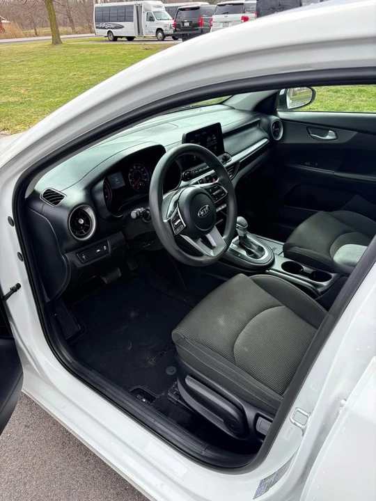 2019 Kia Forte - Image 6 of 13