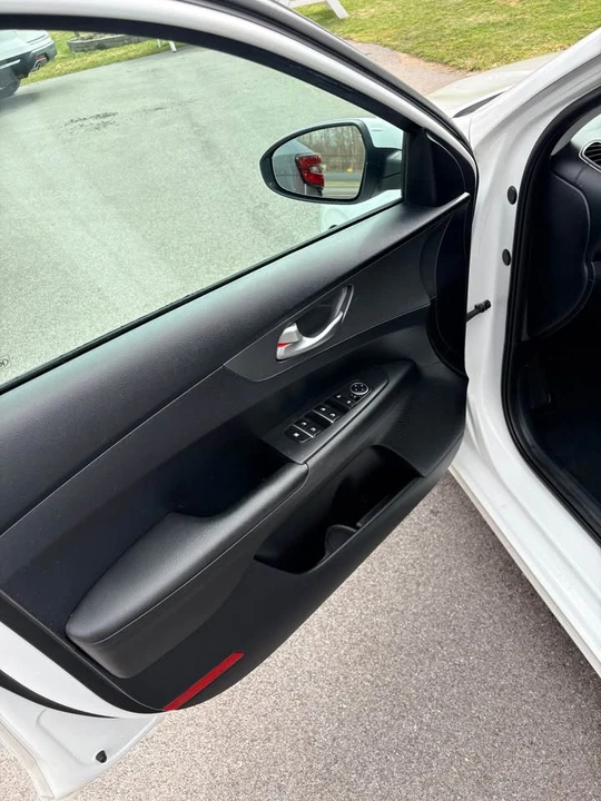 2019 Kia Forte - Image 8 of 13
