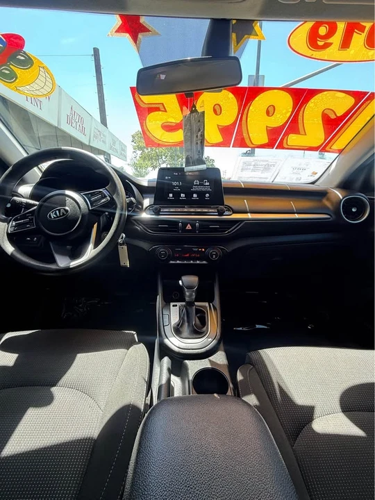 2019 Kia Forte - Image 10 of 15
