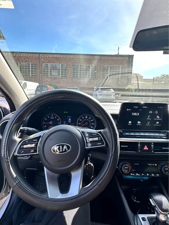 2019 Kia Forte - Image 7 of 10
