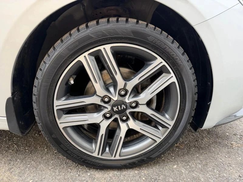 2019 Kia Forte - Image 9 of 12