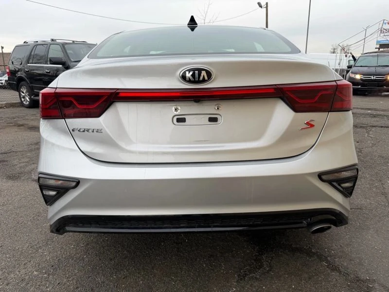 2019 Kia Forte - Image 6 of 12