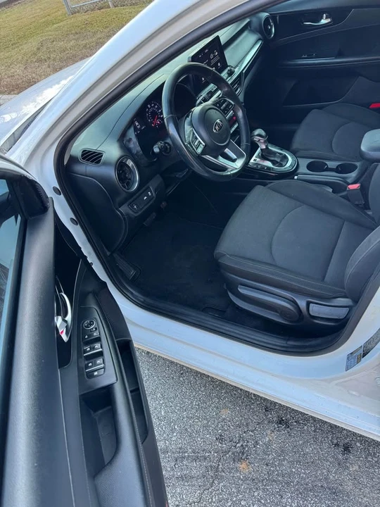 2019 Kia Forte - Image 6 of 11