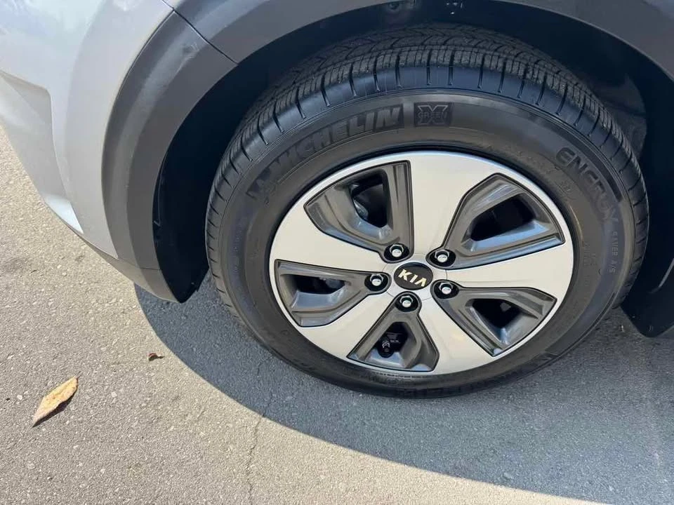 2019 Kia Niro - Image 8 of 17