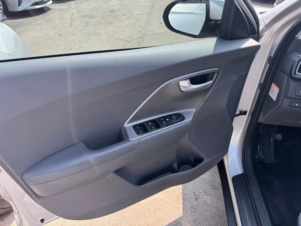 2019 Kia Niro - Image 9 of 17