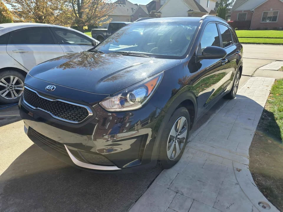 2019 Kia Niro - Image 2 of 18