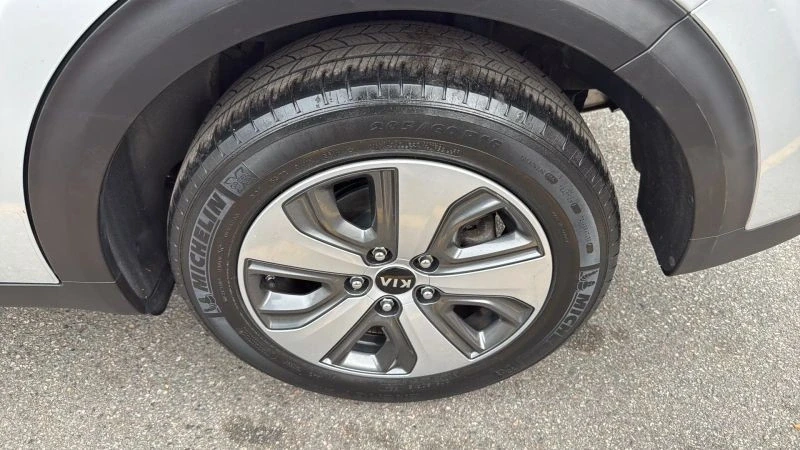 2019 Kia Niro - Image 9 of 12