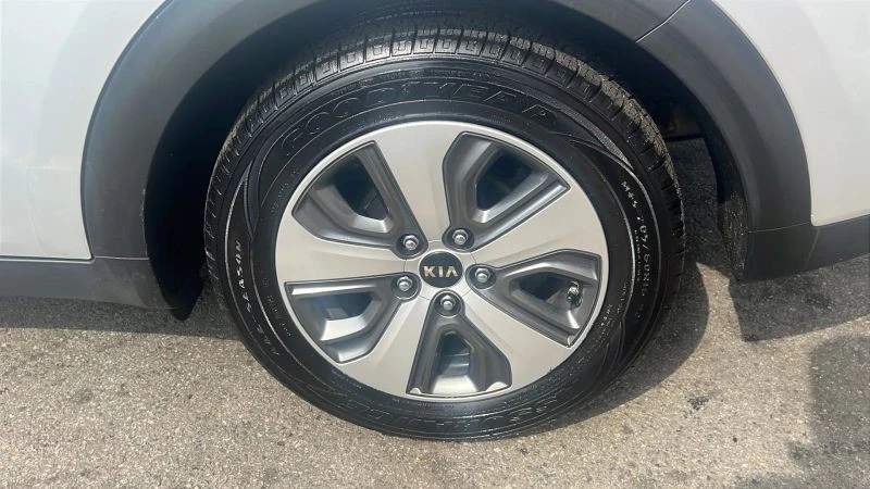 2019 Kia Niro - Image 11 of 12
