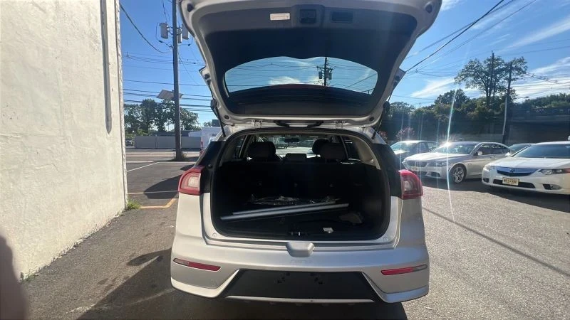 2019 Kia Niro - Image 10 of 12