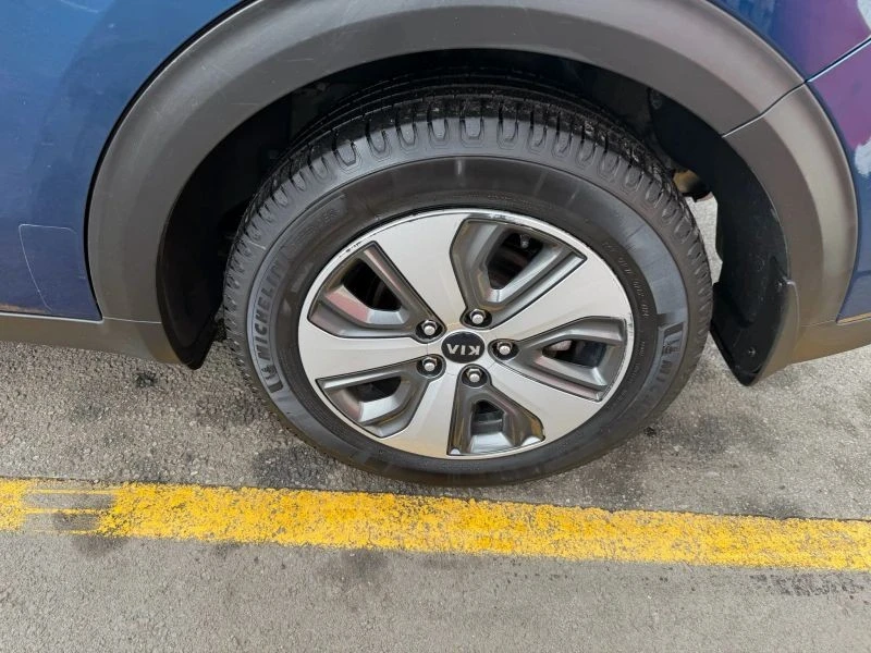 2019 Kia Niro - Image 9 of 12