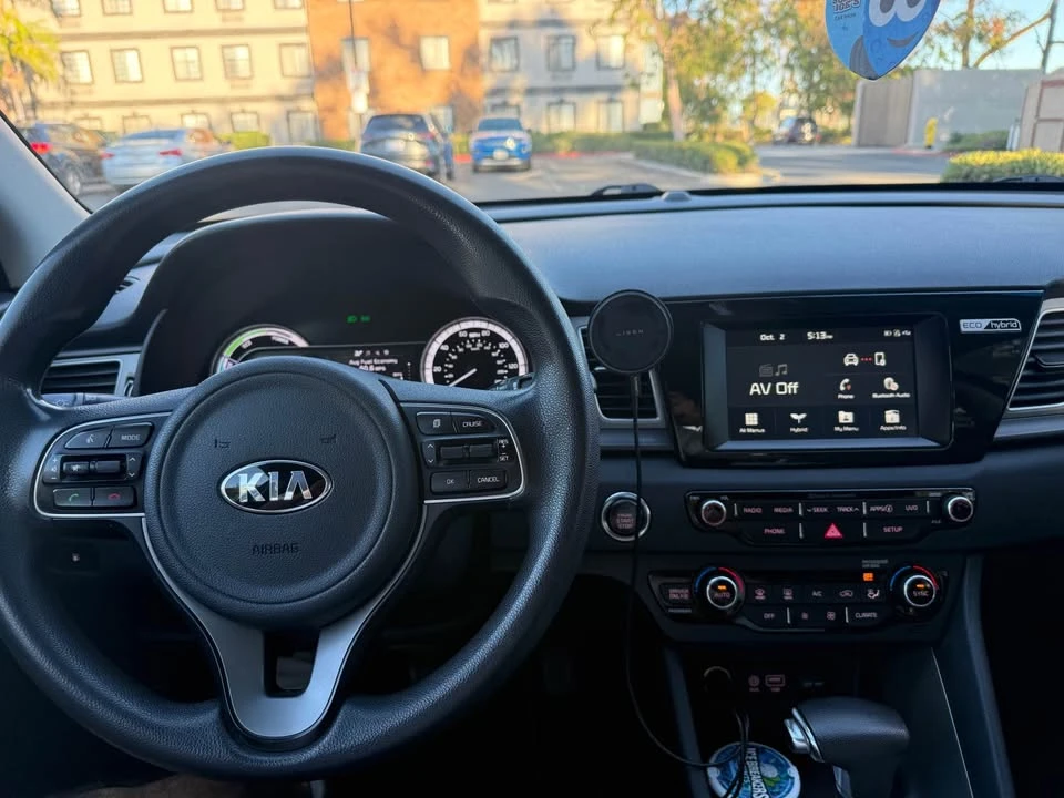2019 Kia Niro - Image 11 of 20