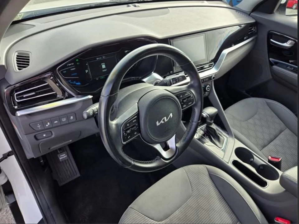 2019 Kia Niro - Image 5 of 10
