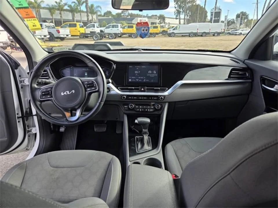 2019 Kia Niro - Image 8 of 10