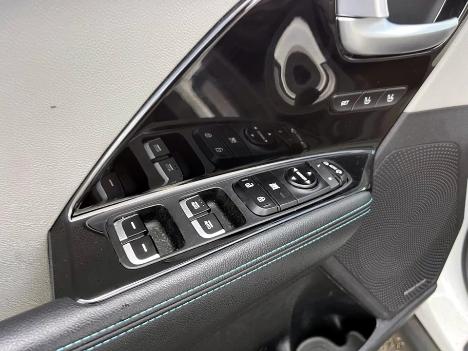 2019 Kia Niro - Image 17 of 21