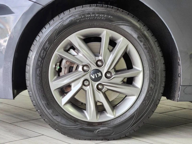 2019 Kia Optima/K5 - Image 9 of 12