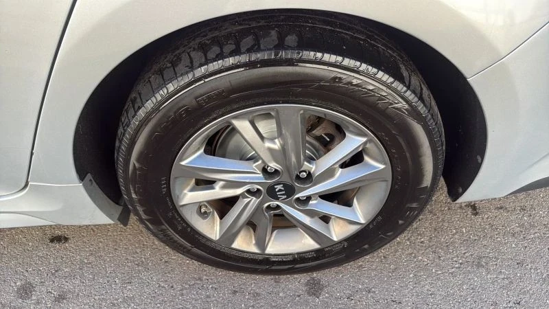 2019 Kia Optima/K5 - Image 9 of 12