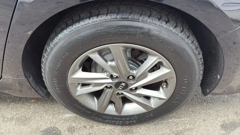 2019 Kia Optima/K5 - Image 9 of 12