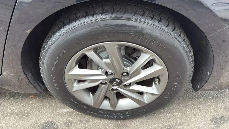 2019 Kia Optima/K5 - Image 9 of 12