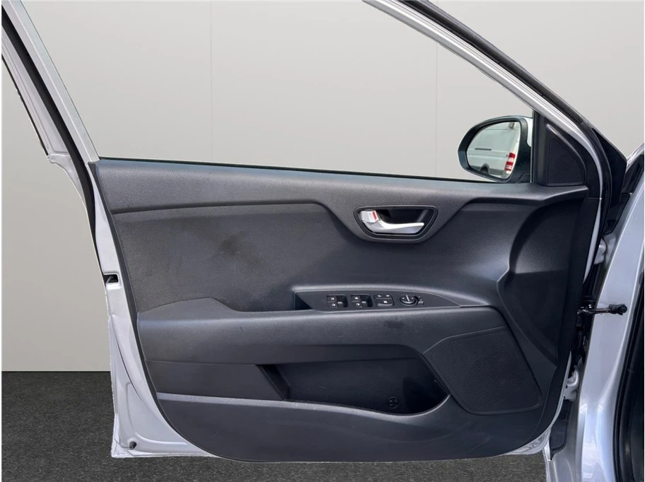 2019 Kia Rio - Image 14 of 21