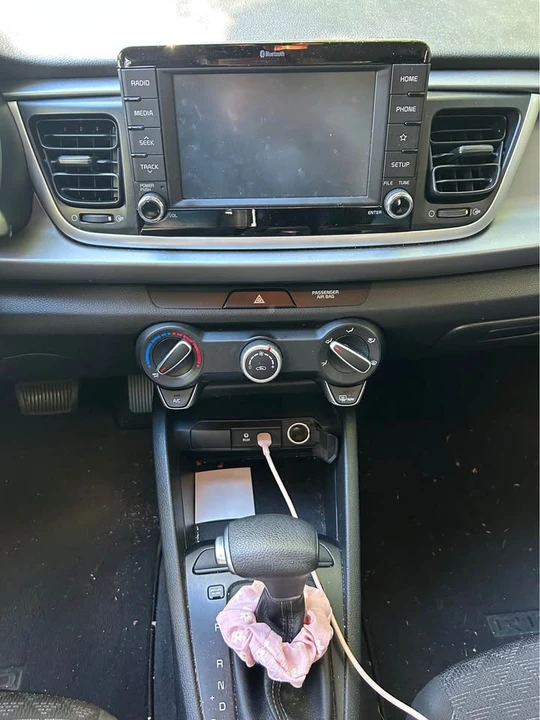 2019 Kia Rio - Image 12 of 17