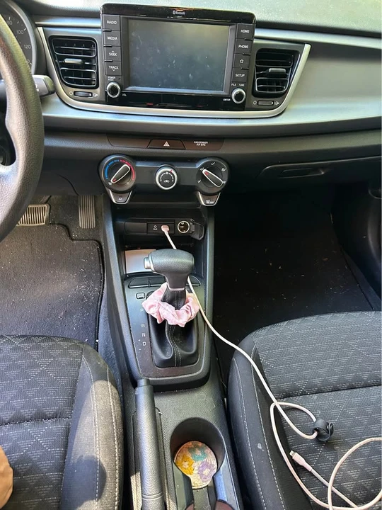 2019 Kia Rio - Image 11 of 17