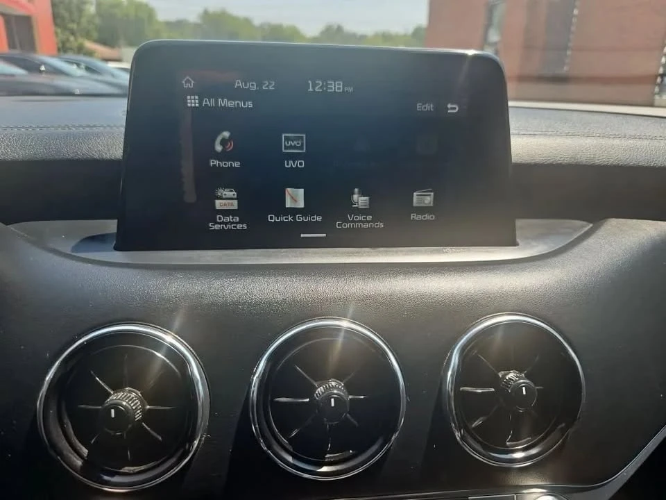 2019 Kia Stinger - Image 15 of 18