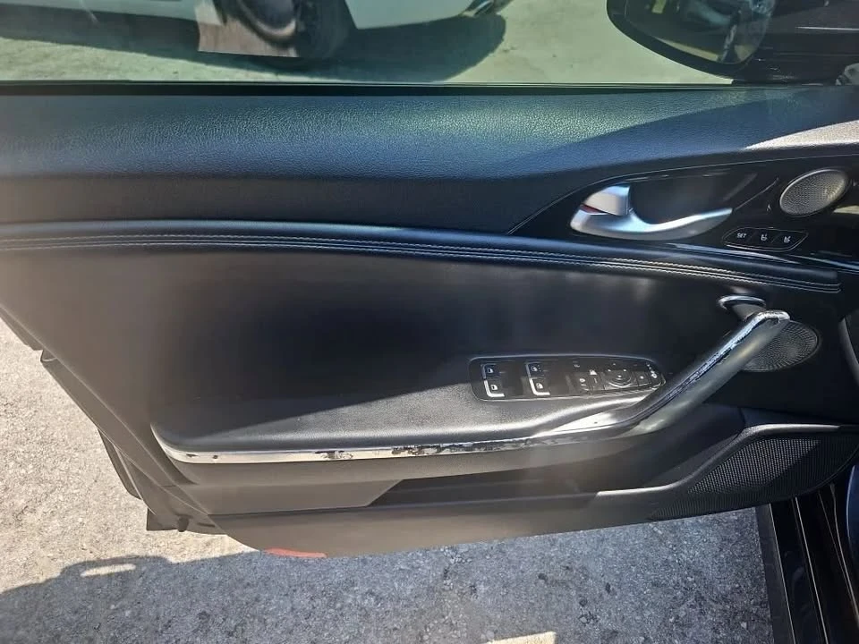 2019 Kia Stinger - Image 11 of 18