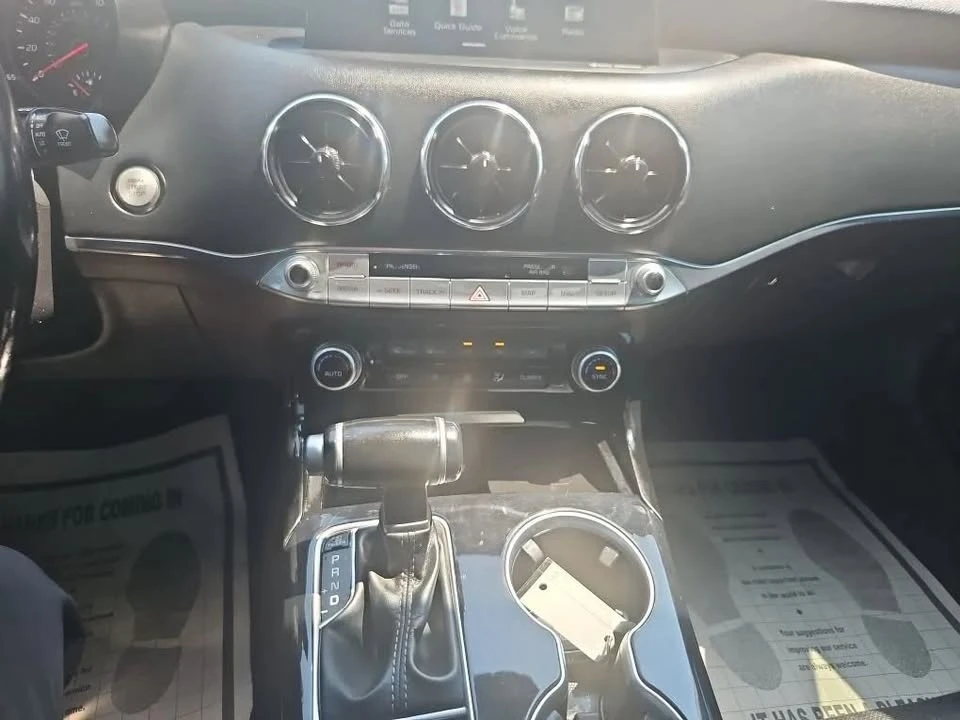 2019 Kia Stinger - Image 16 of 18