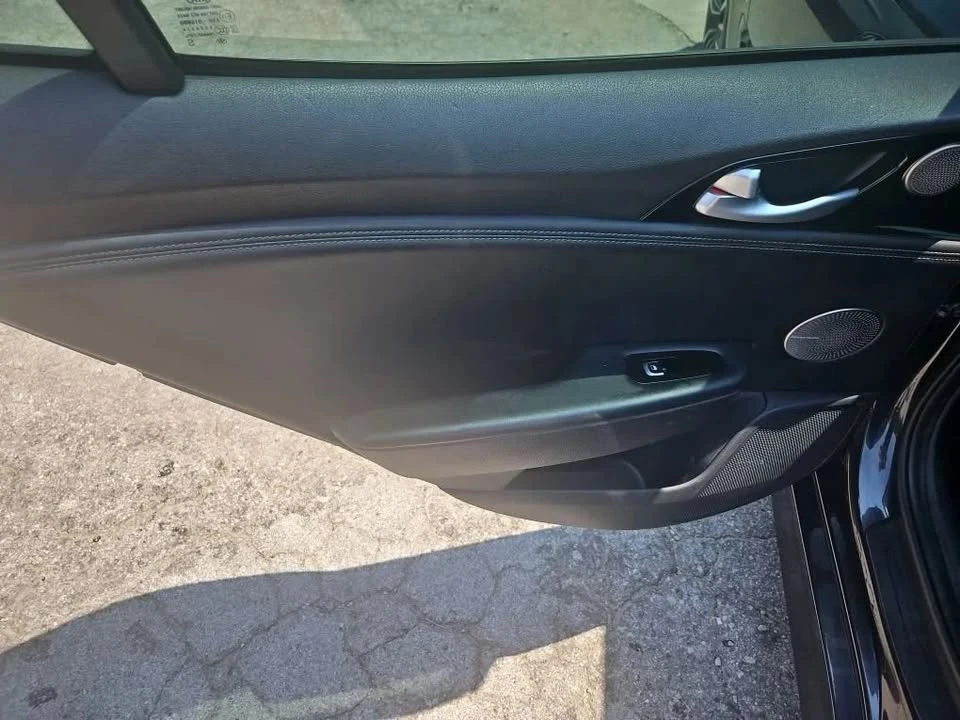 2019 Kia Stinger - Image 9 of 18