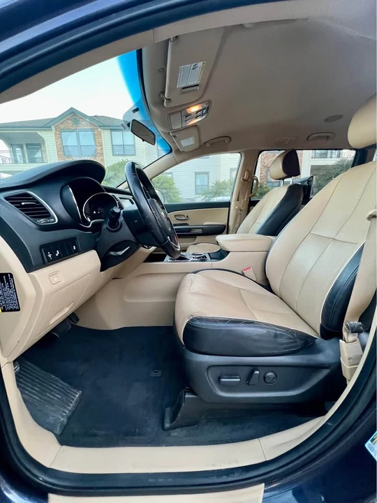 2019 Kia Carnival - Image 4 of 12