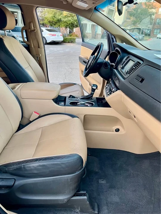 2019 Kia Carnival - Image 8 of 12