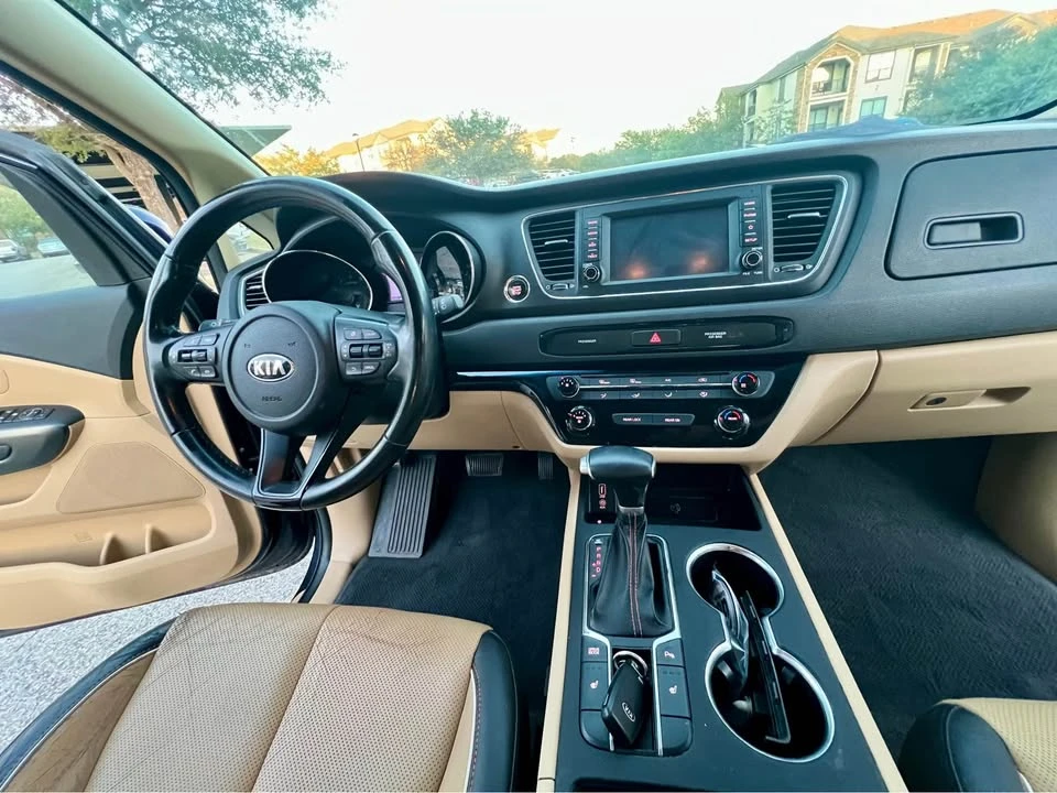 2019 Kia Carnival - Image 9 of 12