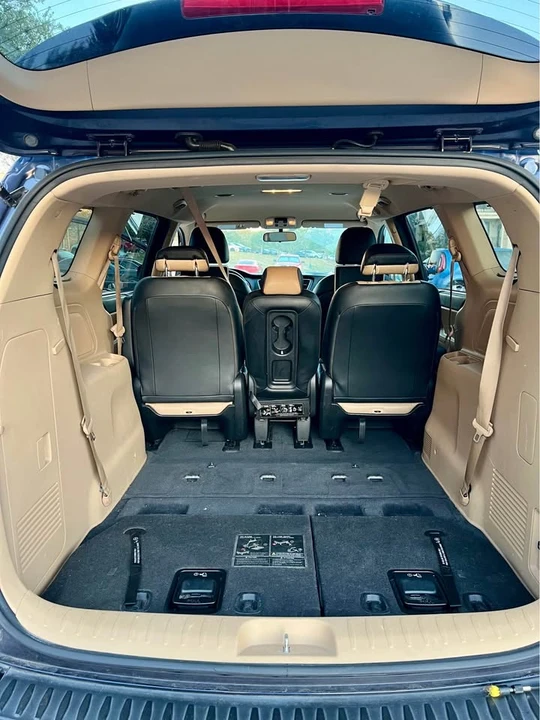2019 Kia Carnival - Image 11 of 12