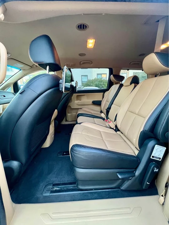 2019 Kia Carnival - Image 5 of 12