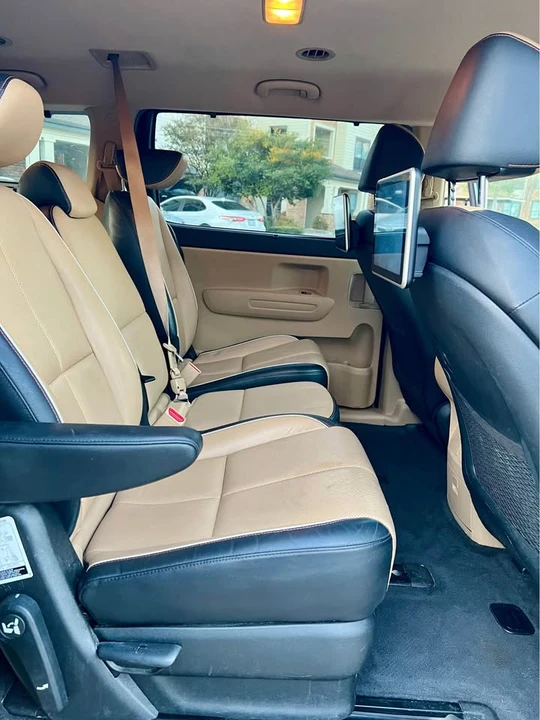 2019 Kia Carnival - Image 7 of 12