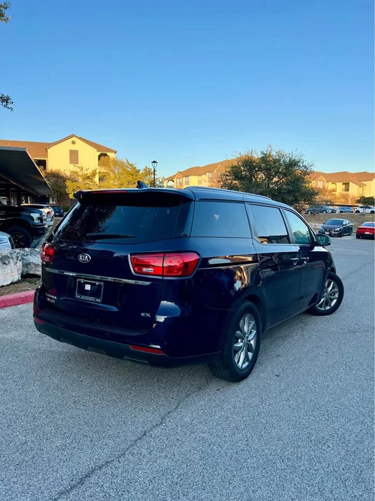 2019 Kia Carnival - Image 3 of 12