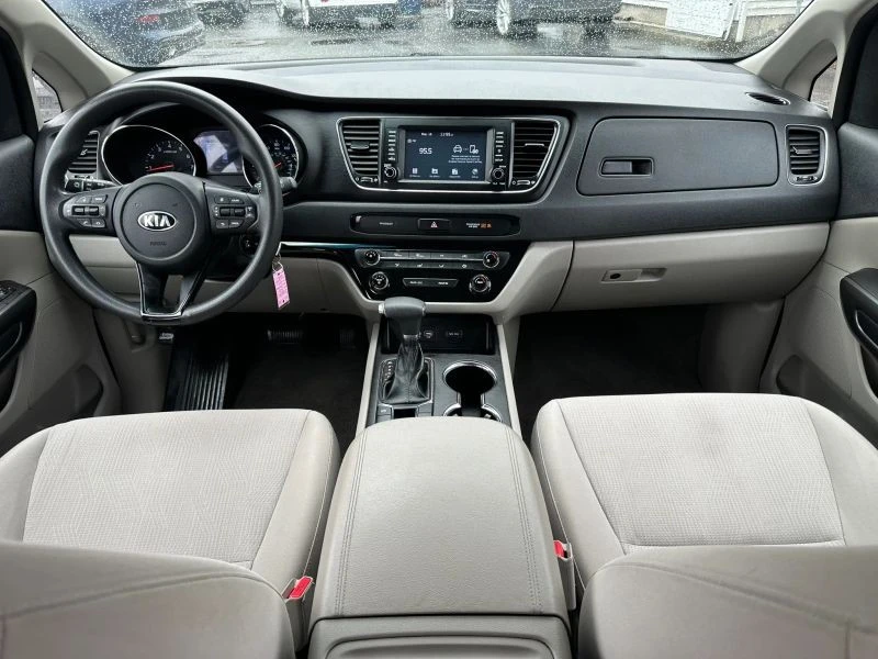 2019 Kia Carnival - Image 11 of 12