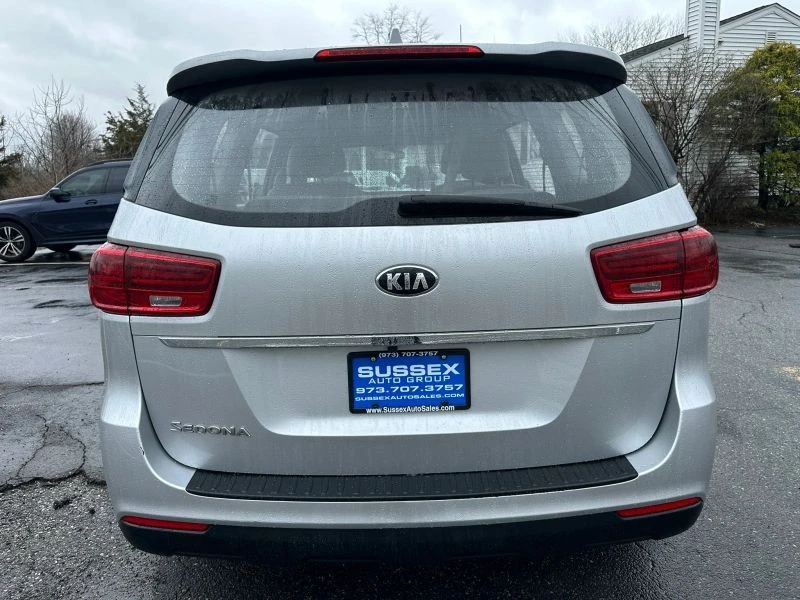 2019 Kia Carnival - Image 5 of 12