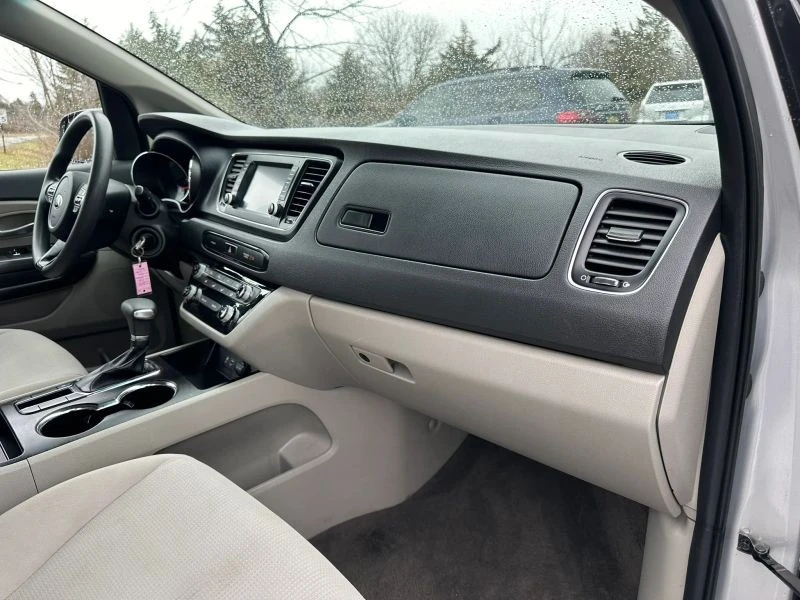 2019 Kia Carnival - Image 12 of 12
